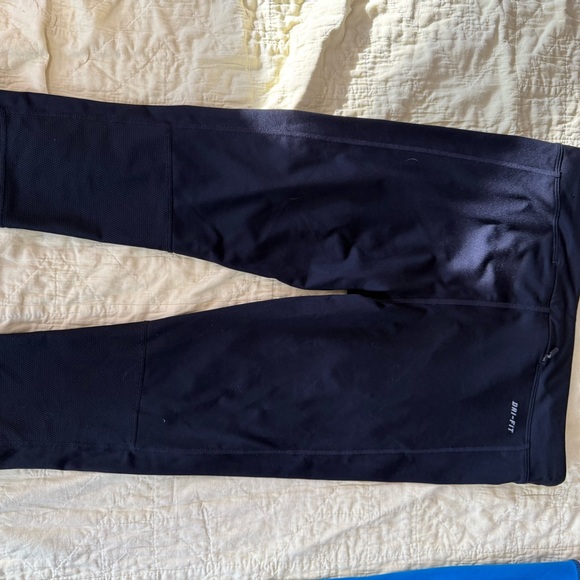 Women’s Nike Black Capri and Colorblock Leggings Set Size Medium - Picture 5 of 7